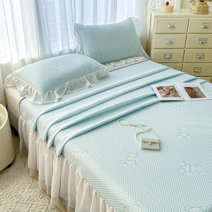 91家纺网 家纺一手货源 找家纺 小萌虎 2025新款A类冰块熊豆豆凉席床裙款 冰块熊-蓝