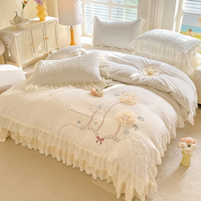 91家纺网 家纺一手货源 找家纺 苏米娜2026春夏新品韩版公主风超柔水洗棉床盖四件套刺绣针织棉双层纱纯棉棉麻全棉公主风床盖款四件套 秘密花园--奶昔白