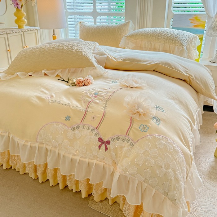 91家纺网 家纺一手货源 找家纺 苏米娜2026春夏新品韩版公主风超柔水洗棉床盖四件套刺绣针织棉双层纱纯棉棉麻全棉公主风床盖款四件套 秘密花园--嫩黄