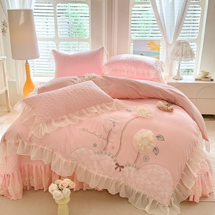 91家纺网 家纺一手货源 找家纺 苏米娜2025春夏新品韩版甜美公主风超柔水洗棉床盖四件套刺绣针织棉双层纱纯棉棉麻全棉公主风床盖款四件套 秘密花园-樱花粉