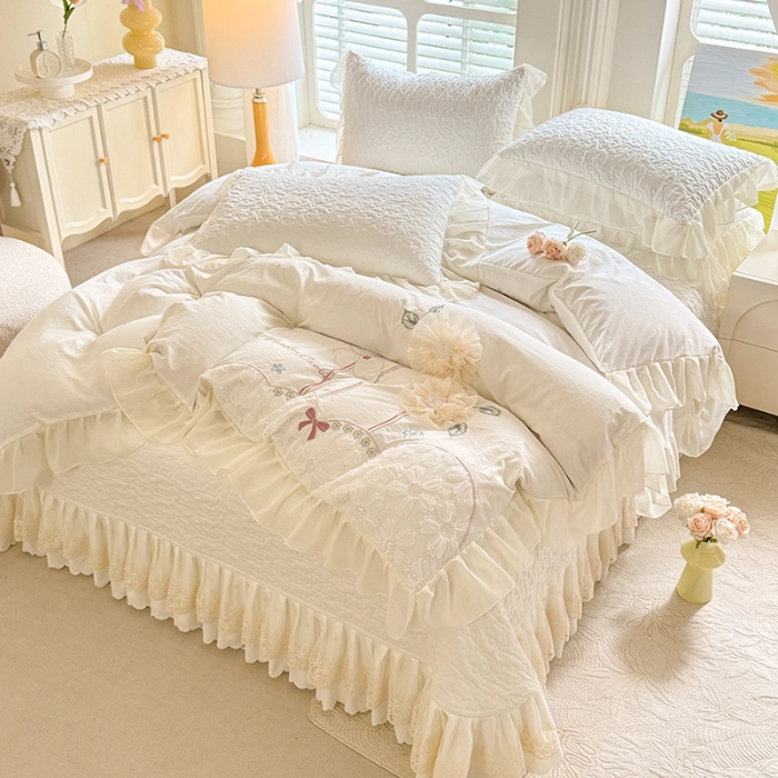 91家纺网 家纺一手货源 找家纺 苏米娜2025春夏新品韩版甜美公主风超柔水洗棉床盖四件套刺绣针织棉双层纱纯棉棉麻全棉公主风床盖款四件套 秘密花园-奶昔白