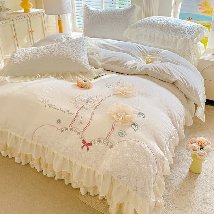 91家纺网 家纺一手货源 找家纺 苏米娜2025春夏新品韩版甜美公主风超柔水洗棉床盖四件套刺绣针织棉双层纱纯棉棉麻全棉公主风床盖款四件套 秘密花园-奶昔白