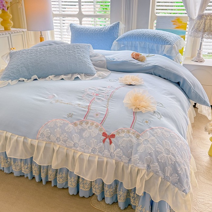 91家纺网 家纺一手货源 找家纺 苏米娜2025春夏新品韩版甜美公主风超柔水洗棉床盖四件套刺绣针织棉双层纱纯棉棉麻全棉公主风床盖款四件套 秘密花园-婴儿蓝