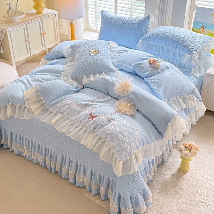91家纺网 家纺一手货源 找家纺 苏米娜2025春夏新品韩版甜美公主风超柔水洗棉床盖四件套刺绣针织棉双层纱纯棉棉麻全棉公主风床盖款四件套 秘密花园-婴儿蓝