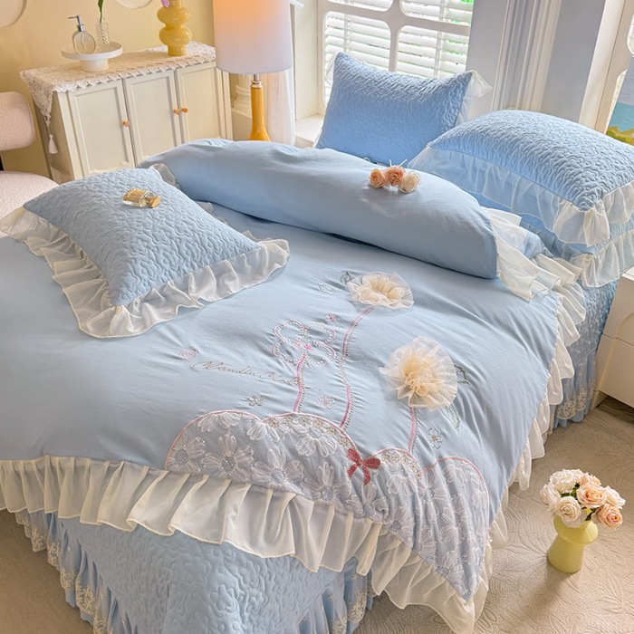91家纺网 家纺一手货源 找家纺 苏米娜2025春夏新品韩版甜美公主风超柔水洗棉床盖四件套刺绣针织棉双层纱纯棉棉麻全棉公主风床盖款四件套 秘密花园-婴儿蓝