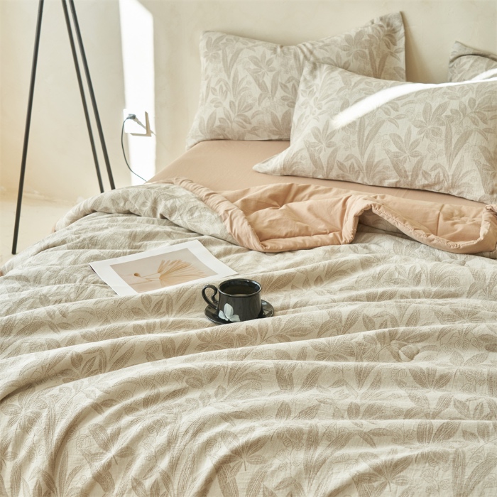 91家纺网 家纺一手货源 找家纺 （总）金鹰 2025新款A类纯棉水洗棉提花三层纱叶之韵味空调被夏凉被大豆夏被四件套