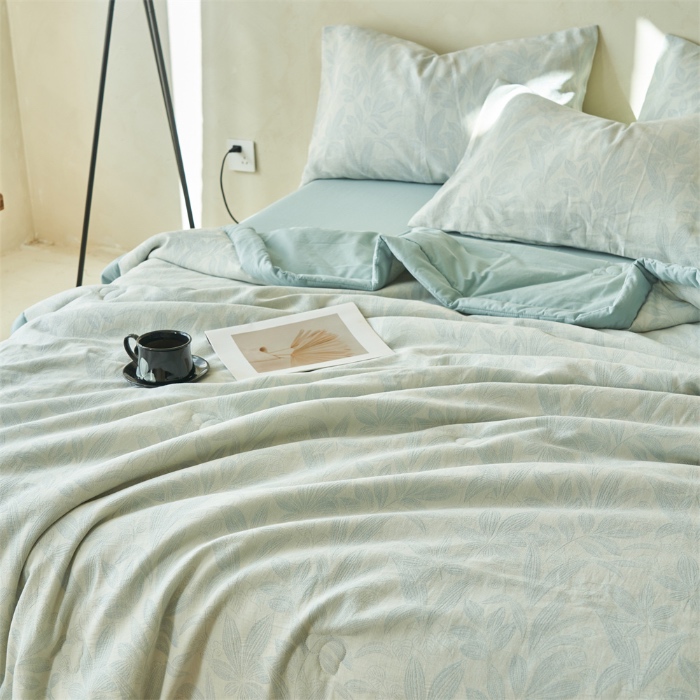 91家纺网 家纺一手货源 找家纺 金鹰 2025新款A类纯棉水洗棉提花三层纱叶之韵味空调被夏凉被大豆夏被四件套 叶之韵味-蓝