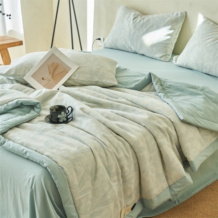 91家纺网 家纺一手货源 找家纺 金鹰 2025新款A类纯棉水洗棉提花三层纱叶之韵味空调被夏凉被大豆夏被四件套 叶之韵味-蓝