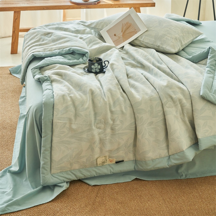 91家纺网 家纺一手货源 找家纺 金鹰 2025新款A类纯棉水洗棉提花三层纱叶之韵味空调被夏凉被大豆夏被四件套 叶之韵味-蓝