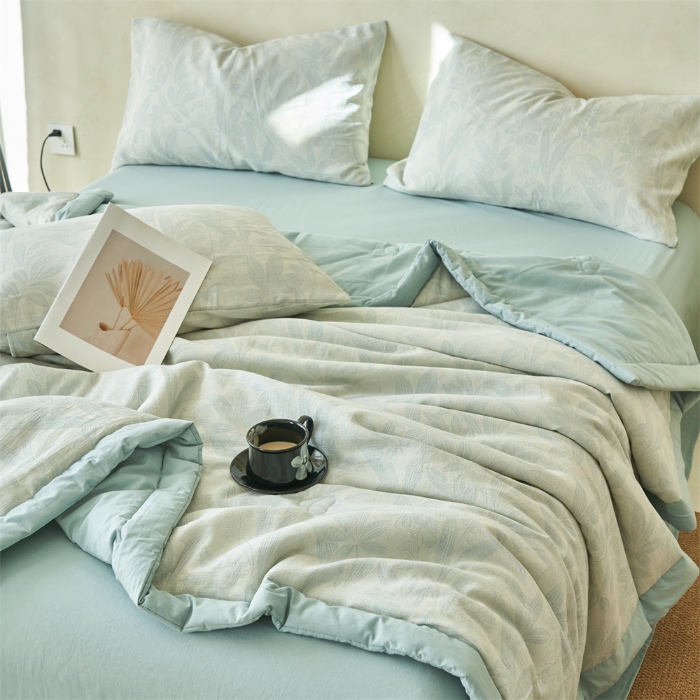 91家纺网 家纺一手货源 找家纺 金鹰 2025新款A类纯棉水洗棉提花三层纱叶之韵味空调被夏凉被大豆夏被四件套 叶之韵味-蓝