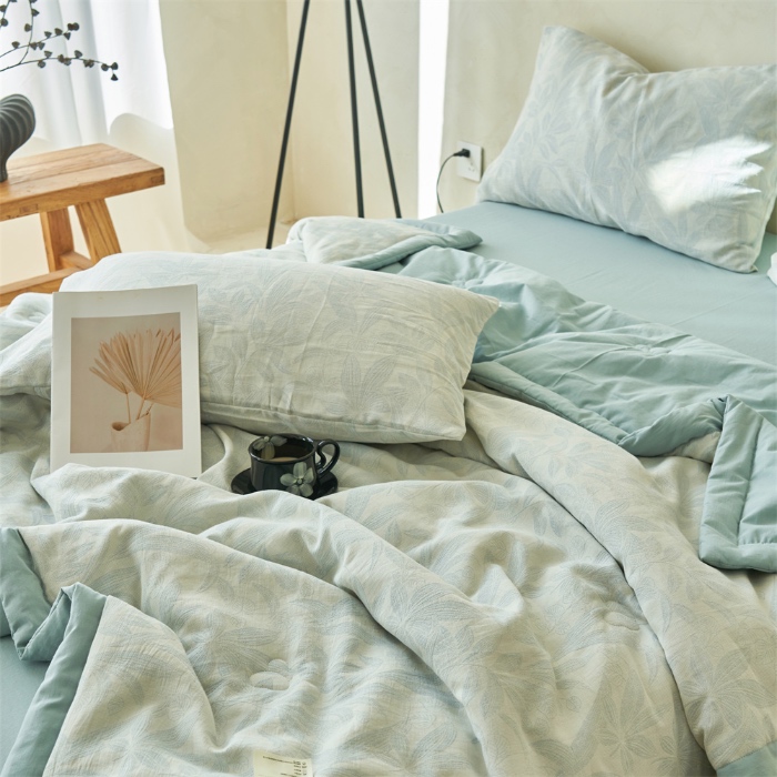 91家纺网 家纺一手货源 找家纺 金鹰 2025新款A类纯棉水洗棉提花三层纱叶之韵味空调被夏凉被大豆夏被四件套 叶之韵味-蓝