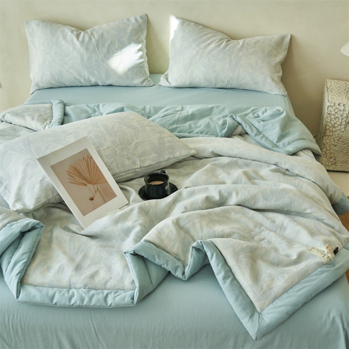 91家纺网 家纺一手货源 找家纺 金鹰 2025新款A类纯棉水洗棉提花三层纱叶之韵味空调被夏凉被大豆夏被四件套 叶之韵味-蓝