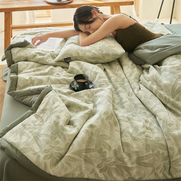 91家纺网 家纺一手货源 找家纺 金鹰 2025新款A类纯棉水洗棉提花三层纱叶之韵味空调被夏凉被大豆夏被四件套 叶之韵味-绿