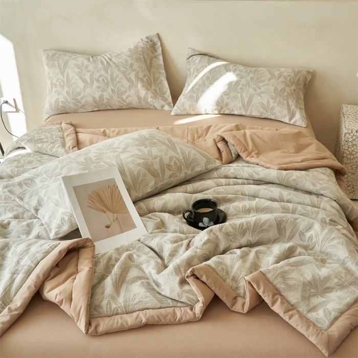 91家纺网 家纺一手货源 找家纺 金鹰 2025新款A类纯棉水洗棉提花三层纱叶之韵味空调被夏凉被大豆夏被四件套 叶之韵味-驼