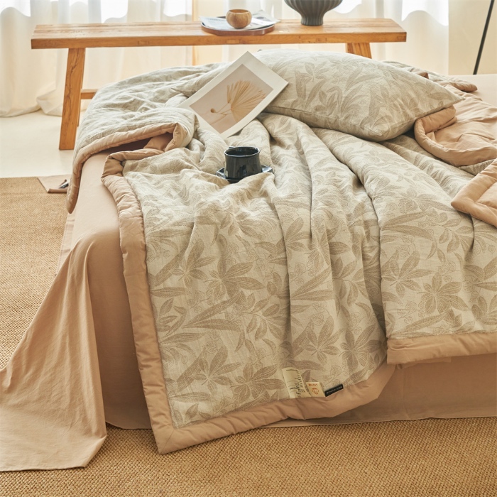 91家纺网 家纺一手货源 找家纺 金鹰 2025新款A类纯棉水洗棉提花三层纱叶之韵味空调被夏凉被大豆夏被四件套 叶之韵味-驼
