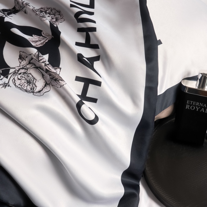 91家纺网 家纺一手货源 找家纺 花沐 2025春夏新款凉感冰丝四件套系列 冰丝白香花