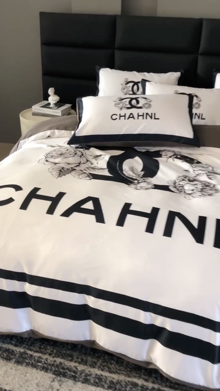 91家纺网 家纺一手货源 找家纺 花沐 2025春夏新款凉感冰丝四件套系列 冰丝白香花