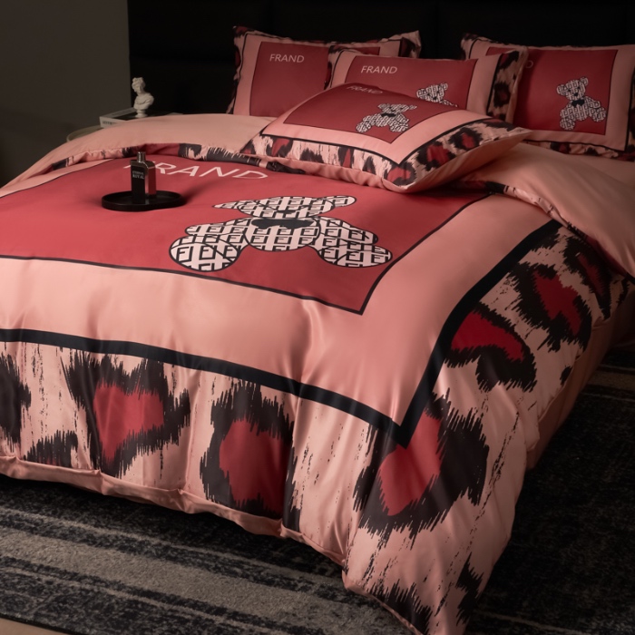 91家纺网 家纺一手货源 找家纺 花沐 2025春夏新款凉感冰丝四件套系列 冰丝粉豹纹