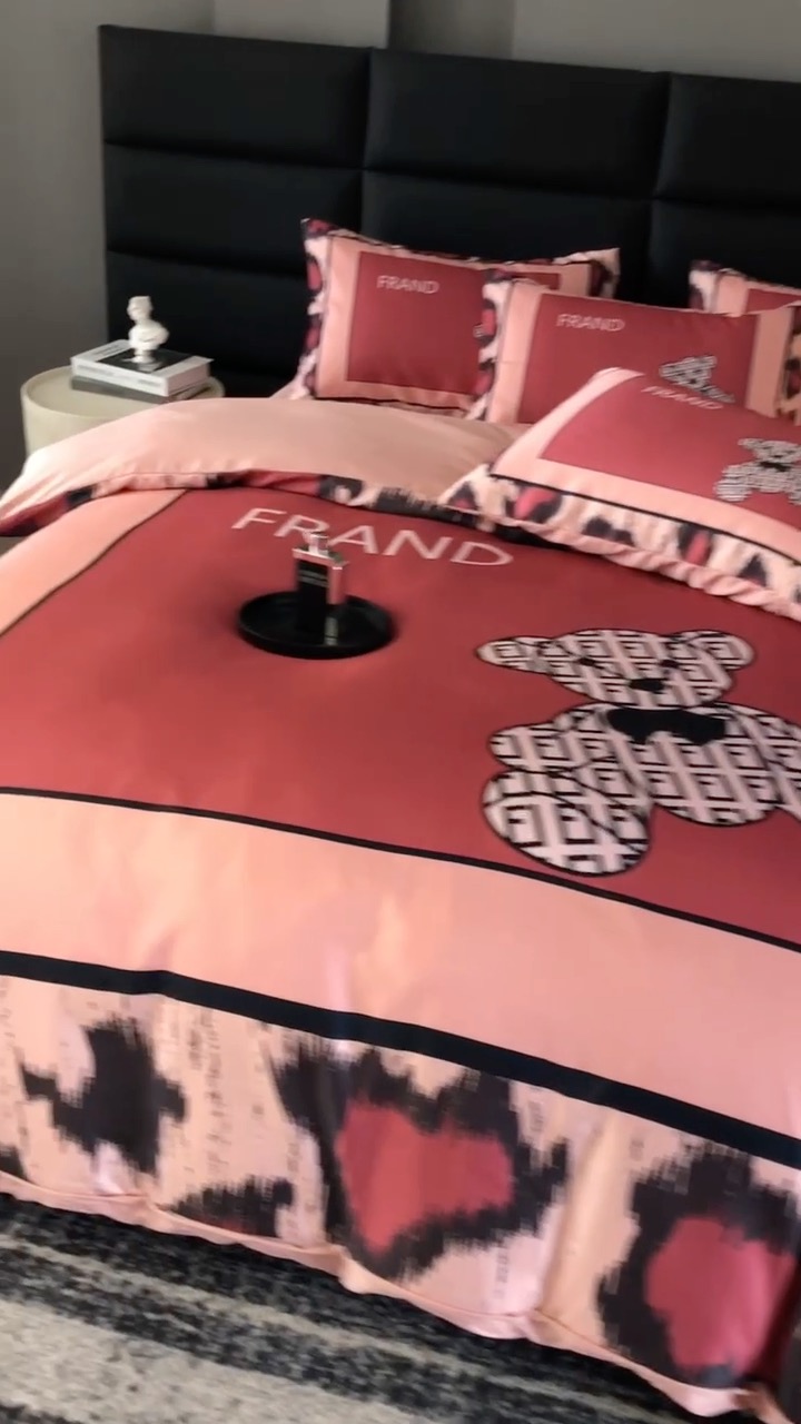 91家纺网 家纺一手货源 找家纺 花沐 2025春夏新款凉感冰丝四件套系列 冰丝粉豹纹