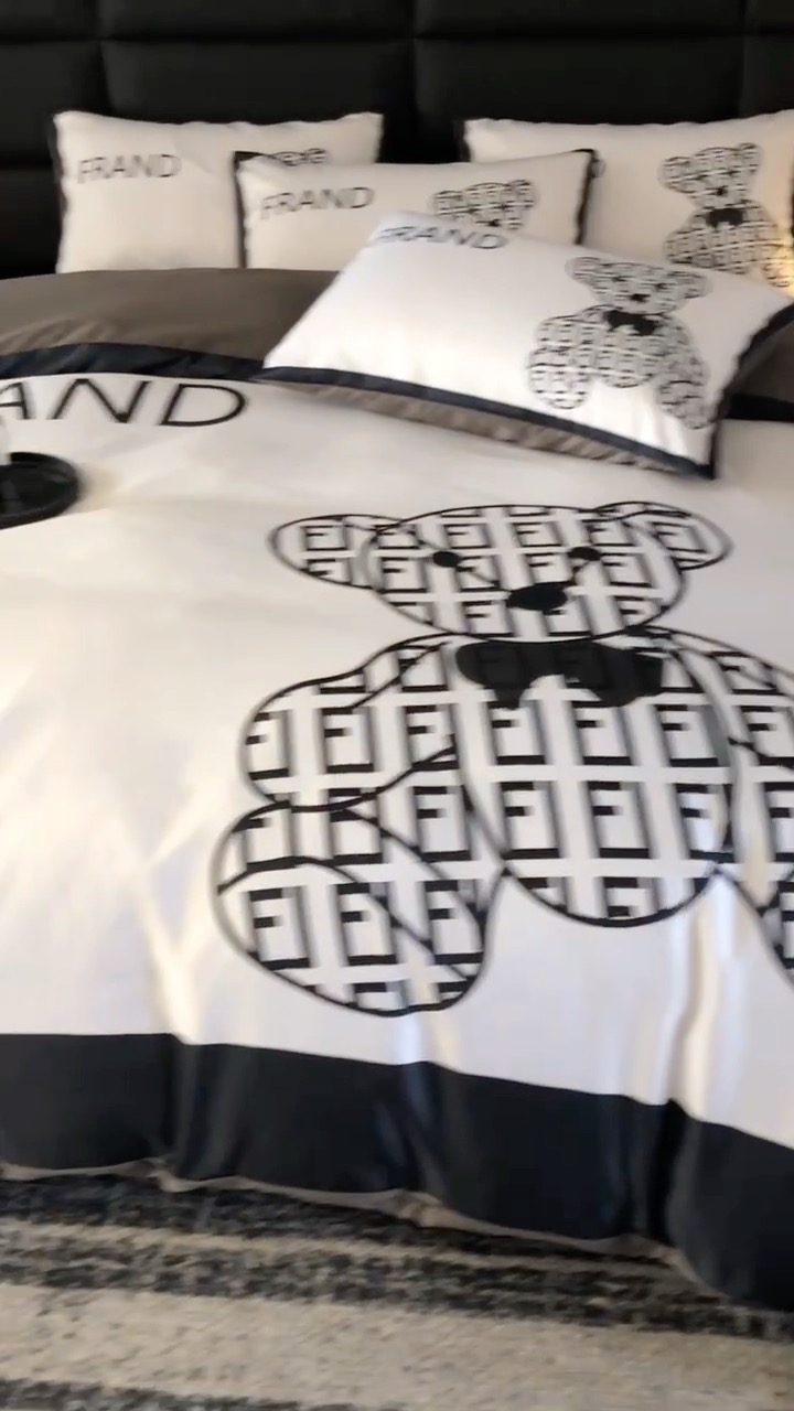 91家纺网 家纺一手货源 找家纺 花沐 2025春夏新款凉感冰丝四件套系列 冰丝黑白熊