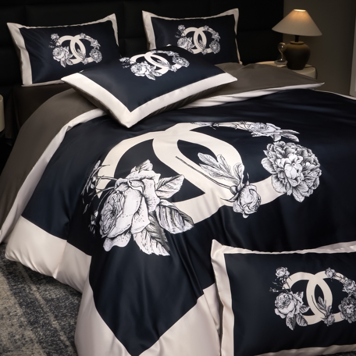 91家纺网 家纺一手货源 找家纺 花沐 2025春夏新款凉感冰丝四件套系列 冰丝黑香花