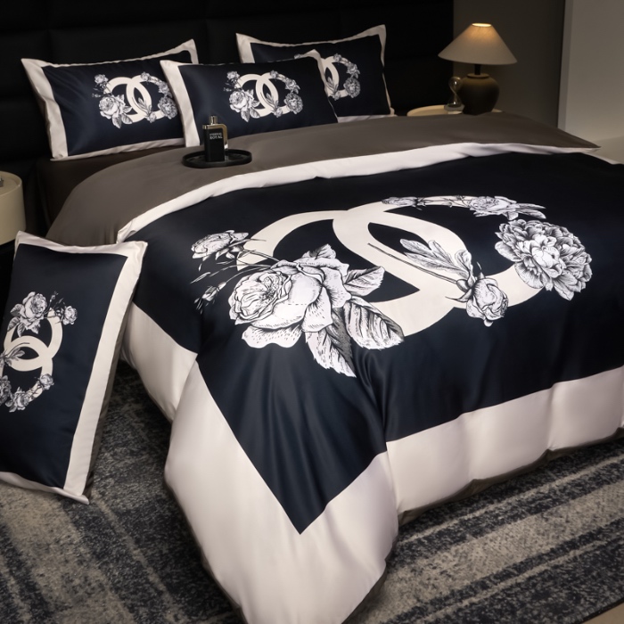 91家纺网 家纺一手货源 找家纺 花沐 2025春夏新款凉感冰丝四件套系列 冰丝黑香花