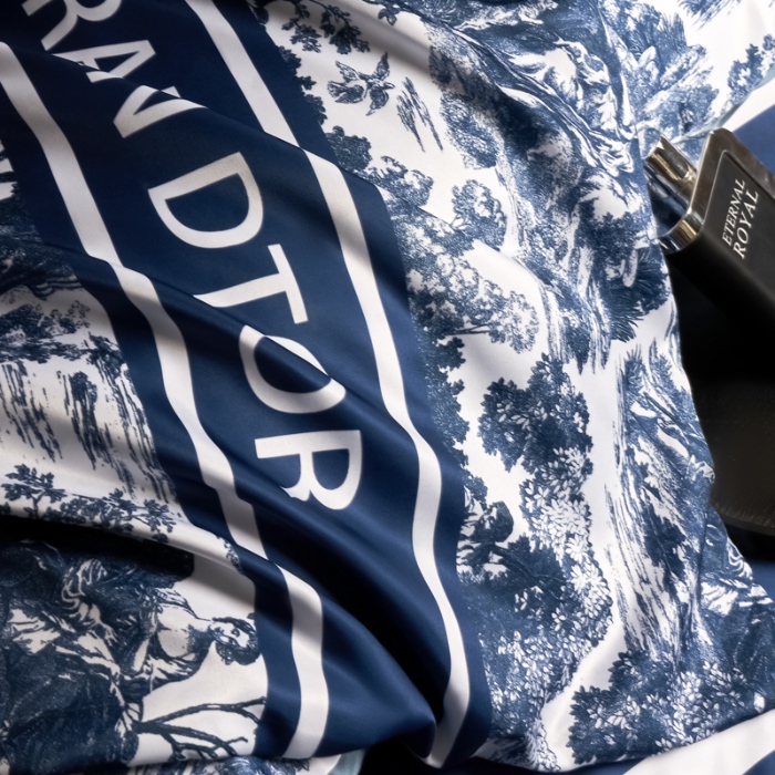 91家纺网 家纺一手货源 找家纺 花沐 2025春夏新款凉感冰丝四件套系列 冰丝蓝暮