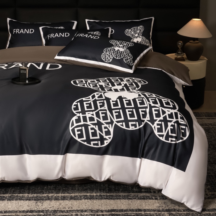 91家纺网 家纺一手货源 找家纺 花沐 2025春夏新款凉感冰丝四件套系列 冰丝小黑熊