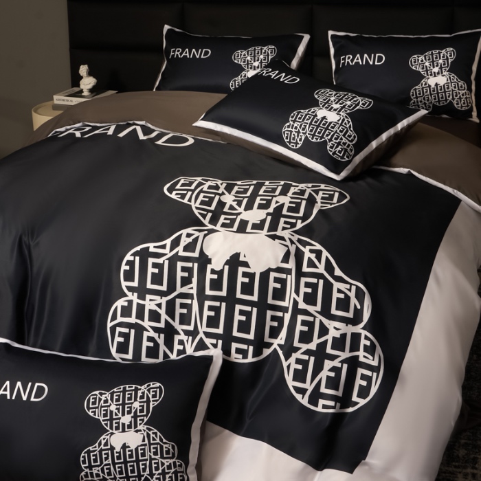 91家纺网 家纺一手货源 找家纺 花沐 2025春夏新款凉感冰丝四件套系列 冰丝小黑熊