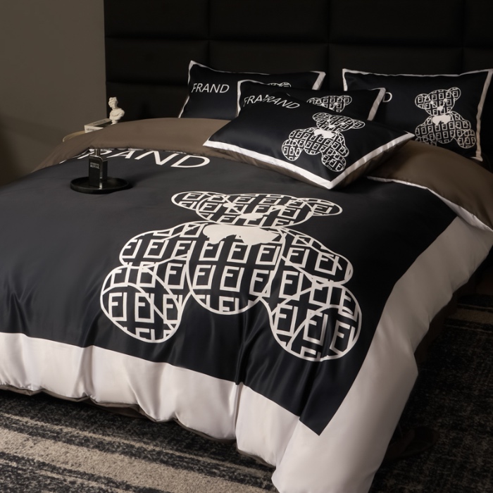 91家纺网 家纺一手货源 找家纺 花沐 2025春夏新款凉感冰丝四件套系列 冰丝小黑熊