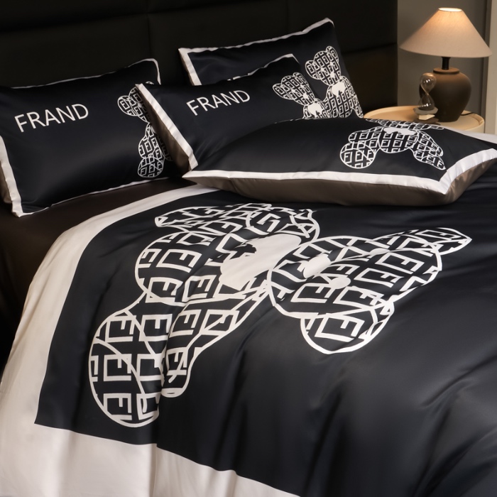 91家纺网 家纺一手货源 找家纺 花沐 2025春夏新款凉感冰丝四件套系列 冰丝小黑熊