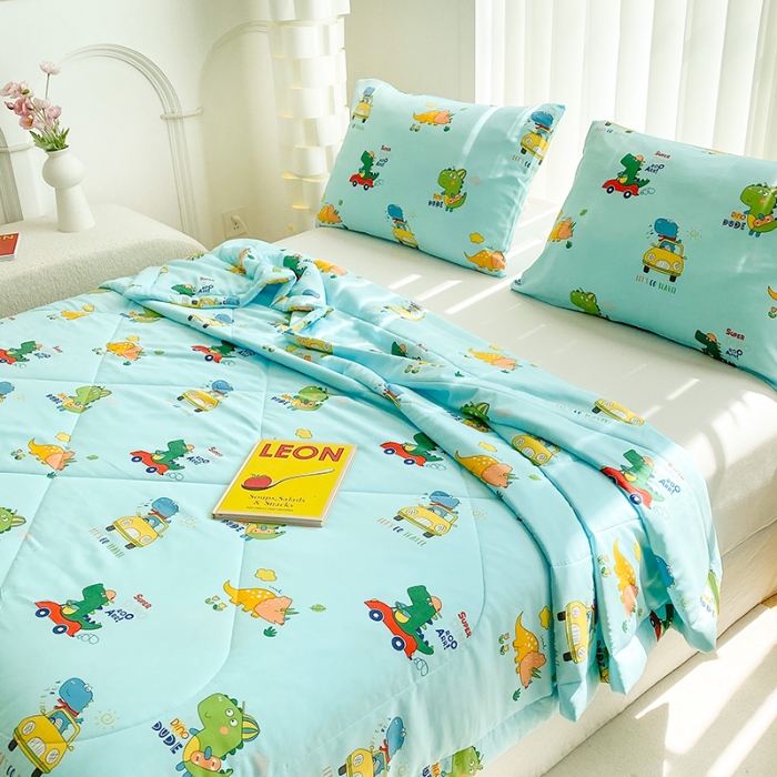 91家纺网 家纺一手货源 找家纺 天瑜 2024新款棉绸苏香绸舒香绸夏被人造棉夏凉被 汽车恐龙蓝