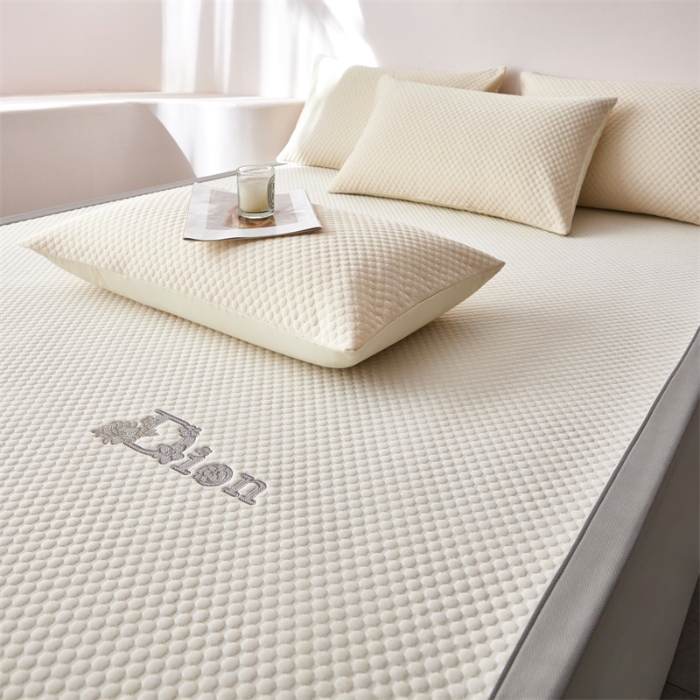 91家纺网 家纺一手货源 找家纺 (总）2025新款3D凉感冰豆豆凉席三件套床席款空调席（保证不起球）