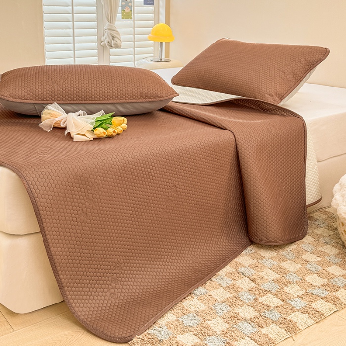 91家纺网 家纺一手货源 找家纺 阿亮家居 2025新款凉席凉豆豆单包边可水席单凉席三件套冰豆豆席 小米粒气质咖床席款