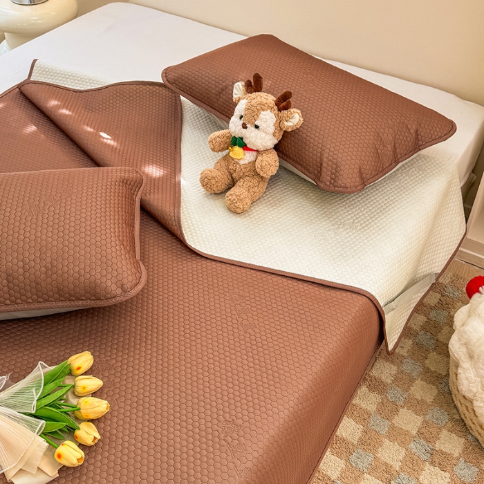 91家纺网 家纺一手货源 找家纺 阿亮家居 2025新款凉席凉豆豆单包边可水席单凉席三件套冰豆豆席 小米粒气质咖床席款