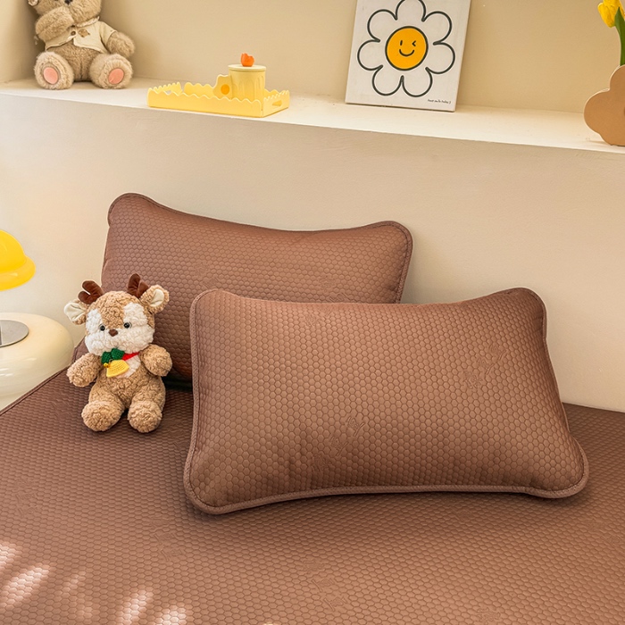 91家纺网 家纺一手货源 找家纺 阿亮家居 2025新款凉席凉豆豆单包边可水席单凉席三件套冰豆豆席 小米粒气质咖床席款