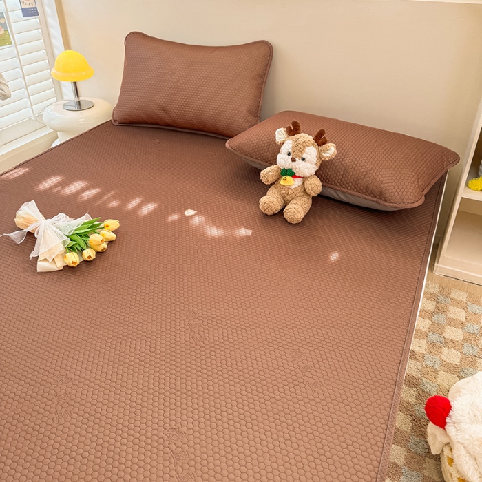 91家纺网 家纺一手货源 找家纺 阿亮家居 2025新款凉席凉豆豆单包边可水席单凉席三件套冰豆豆席 小米粒气质咖床席款