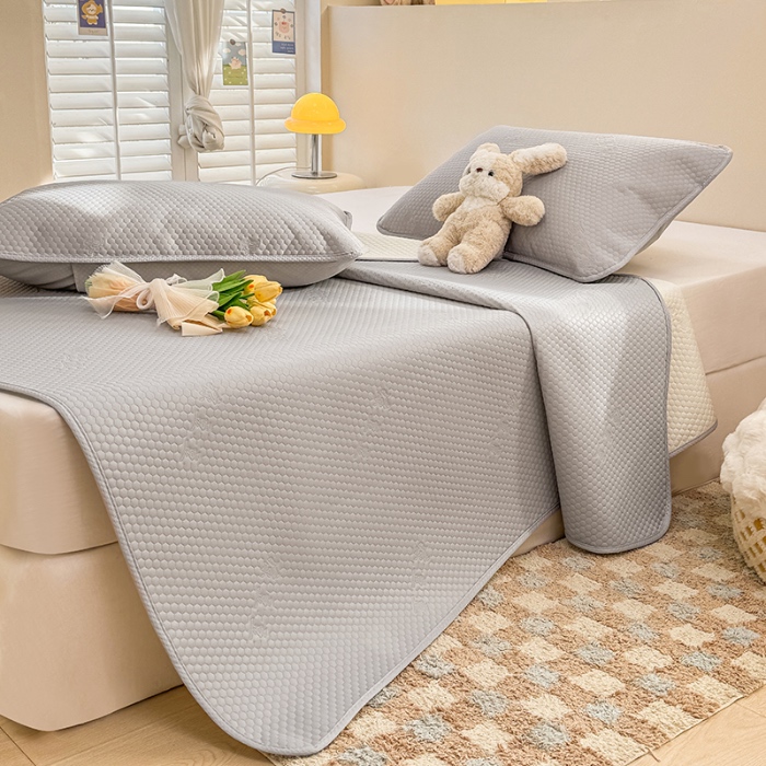 91家纺网 家纺一手货源 找家纺 阿亮家居 2025新款凉席凉豆豆单包边可水席单凉席三件套冰豆豆席 小米粒绅士灰床席款