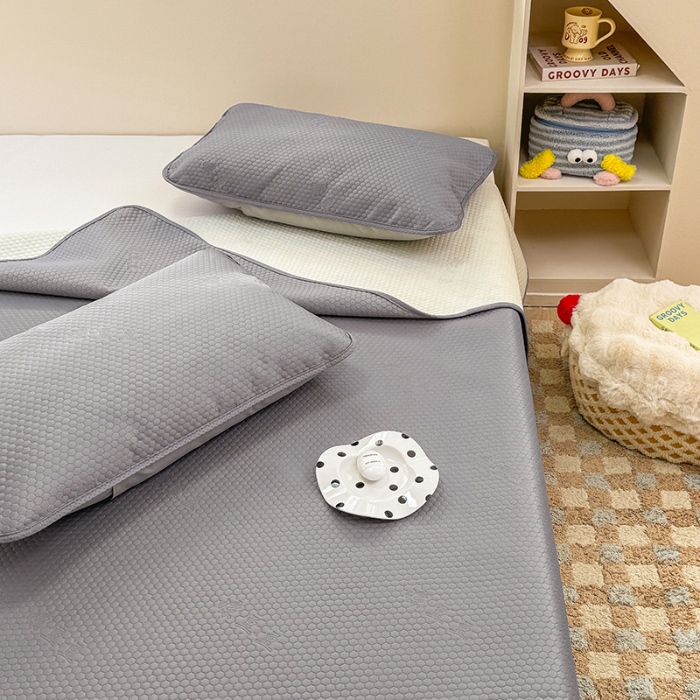 91家纺网 家纺一手货源 找家纺 阿亮家居 2025新款凉席凉豆豆单包边可水席单凉席三件套冰豆豆席 小米粒深海灰床席款