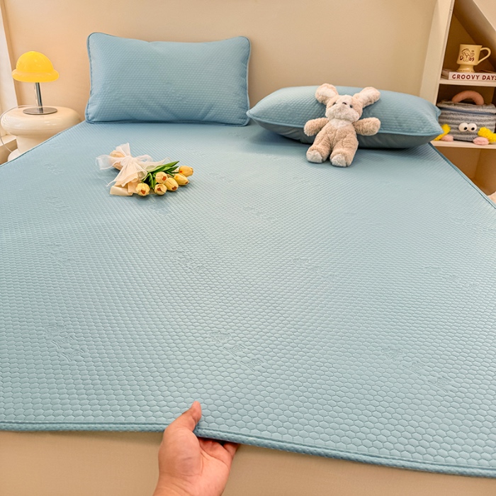 91家纺网 家纺一手货源 找家纺 阿亮家居 2025新款凉席凉豆豆单包边可水席单凉席三件套冰豆豆席 小米粒天空蓝床席款