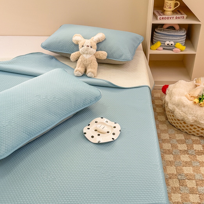 91家纺网 家纺一手货源 找家纺 阿亮家居 2025新款凉席凉豆豆单包边可水席单凉席三件套冰豆豆席 小米粒天空蓝床席款