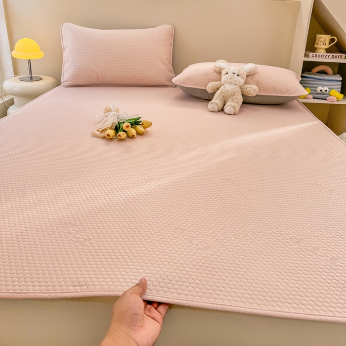 91家纺网 家纺一手货源 找家纺 阿亮家居 2025新款凉席凉豆豆单包边可水席单凉席三件套冰豆豆席 小米粒樱花粉床席款