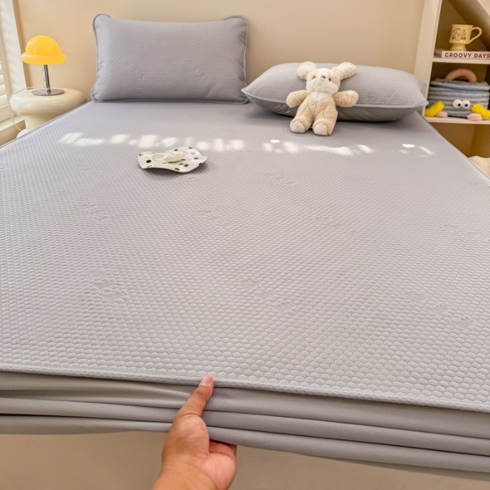 91家纺网 家纺一手货源 找家纺 阿亮家居 2025新款凉席凉豆豆单包边可水席单凉席三件套冰豆豆席 小米粒高级灰床笠款