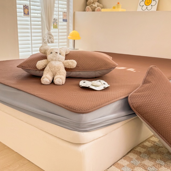 91家纺网 家纺一手货源 找家纺 阿亮家居 2025新款凉席凉豆豆单包边可水席单凉席三件套冰豆豆席 小米粒气质咖床笠款