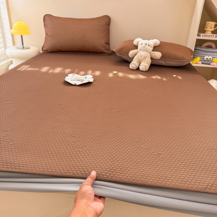 91家纺网 家纺一手货源 找家纺 阿亮家居 2025新款凉席凉豆豆单包边可水席单凉席三件套冰豆豆席 小米粒气质咖床笠款