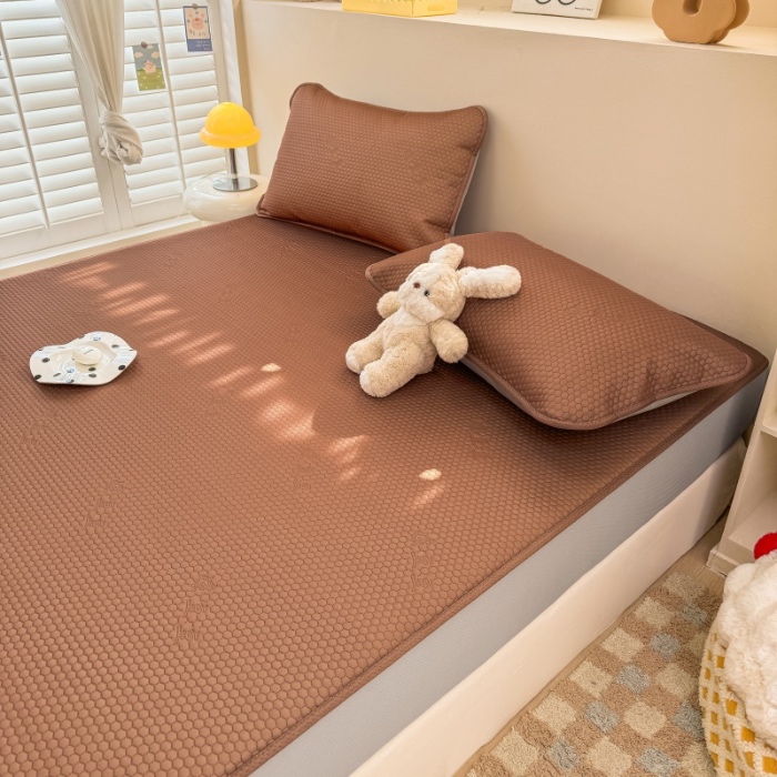 91家纺网 家纺一手货源 找家纺 阿亮家居 2025新款凉席凉豆豆单包边可水席单凉席三件套冰豆豆席 小米粒气质咖床笠款