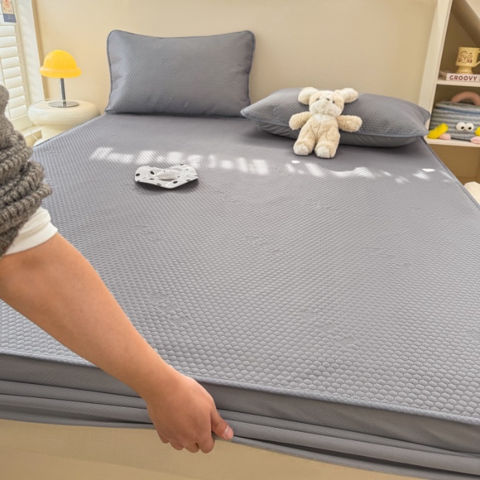 91家纺网 家纺一手货源 找家纺 阿亮家居 2025新款凉席凉豆豆单包边可水席单凉席三件套冰豆豆席 小米粒深海灰床笠款