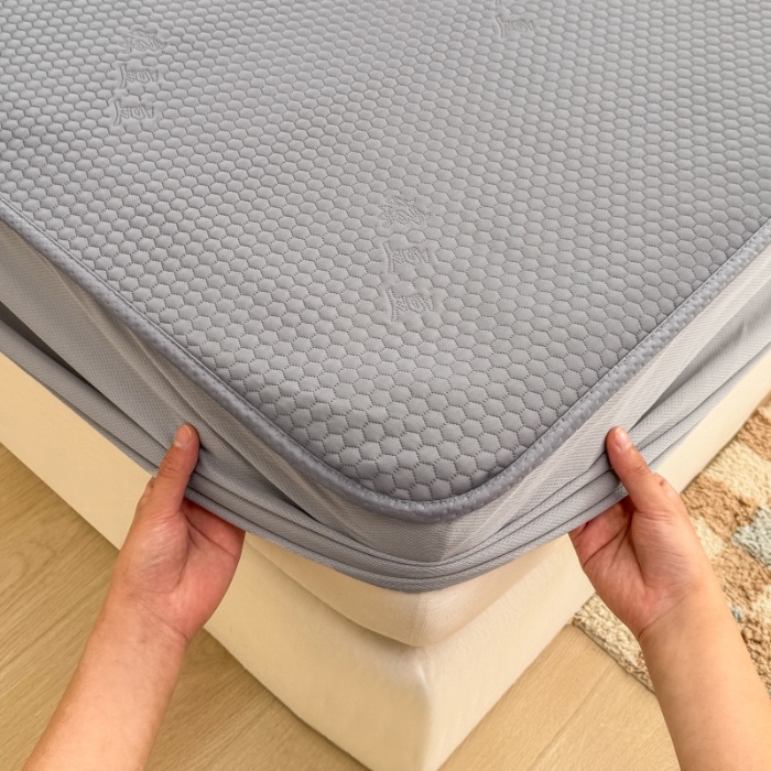 91家纺网 家纺一手货源 找家纺 阿亮家居 2025新款凉席凉豆豆单包边可水席单凉席三件套冰豆豆席 小米粒深海灰床笠款