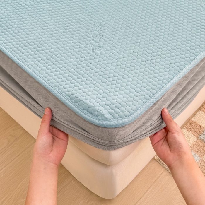 91家纺网 家纺一手货源 找家纺 阿亮家居 2025新款凉席凉豆豆单包边可水席单凉席三件套冰豆豆席 小米粒天空蓝床笠款