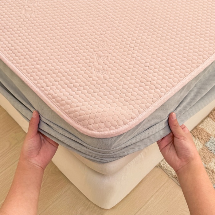 91家纺网 家纺一手货源 找家纺 阿亮家居 2025新款凉席凉豆豆单包边可水席单凉席三件套冰豆豆席 小米粒樱花粉床笠款